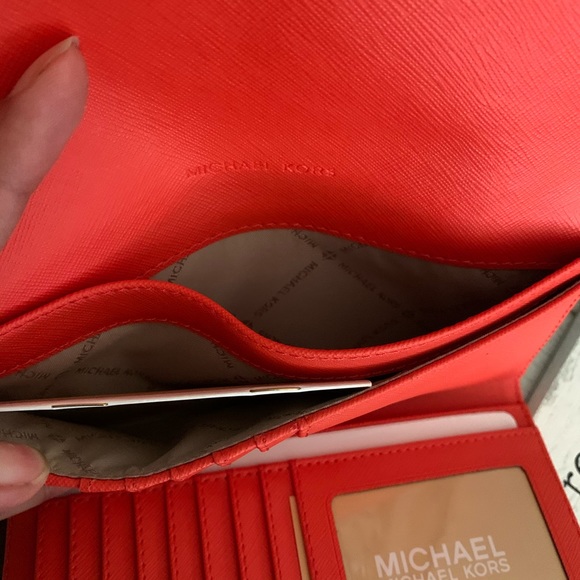 New Mk ❤️ Jet set large travel trifold wallet - Picture 5 of 6